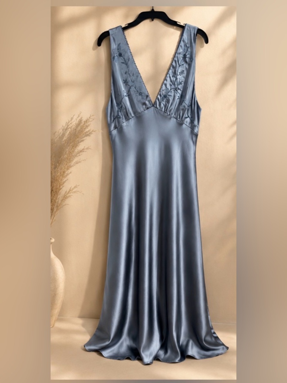 NEW HOUSE OF HARLOW EMBROIDERED SATIN LUXURY DRESS S
🚨NO DISCOUNT ON THIS DRESS - Picture 5 of 8